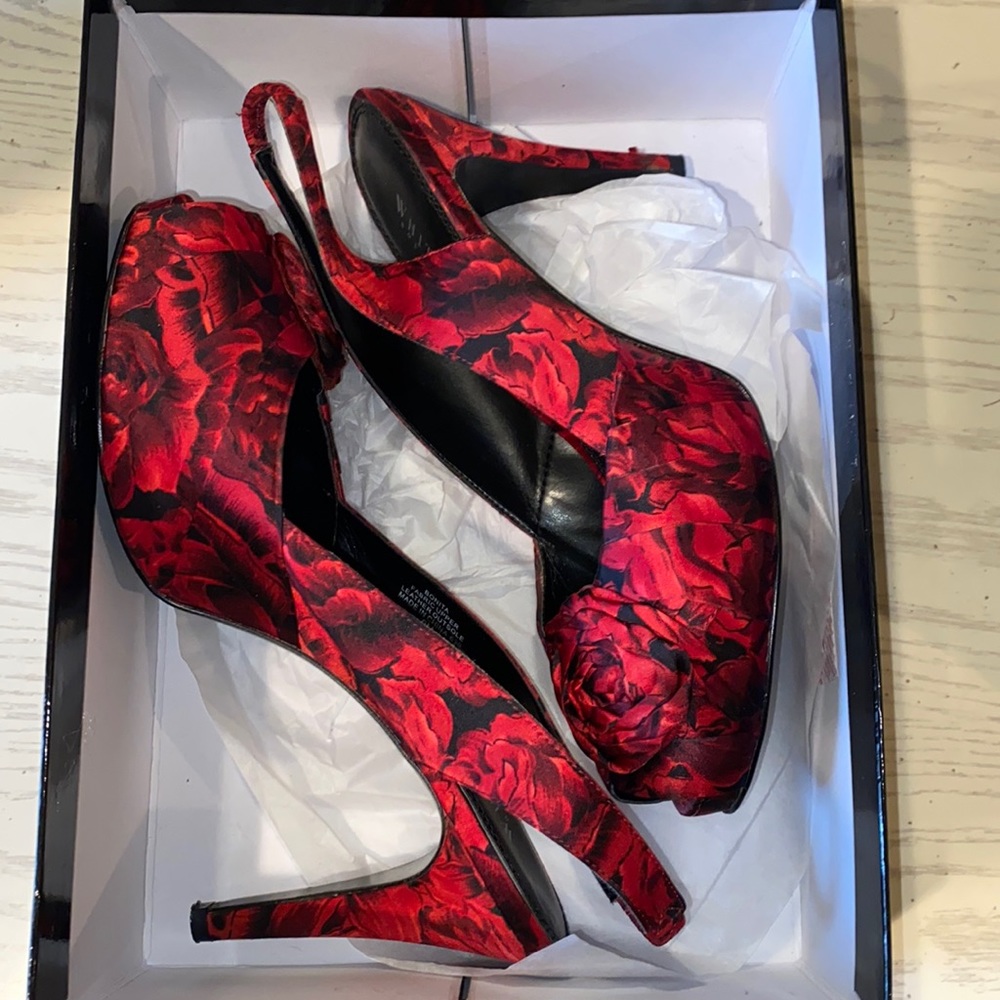 White House black market heels sz 9